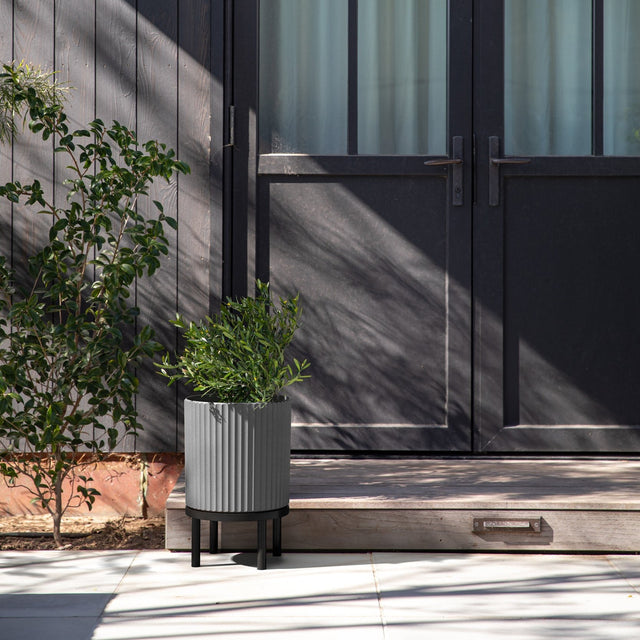 demi raised planter