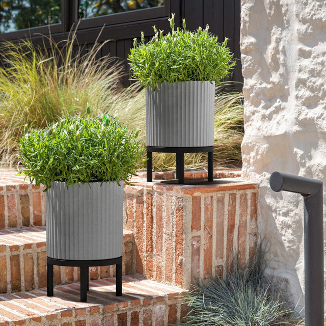 demi raised planter