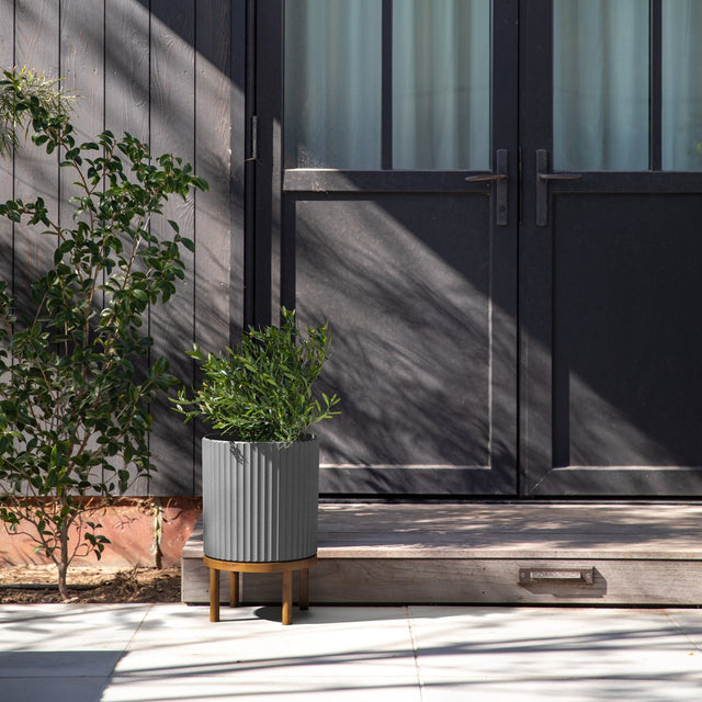 demi raised planter