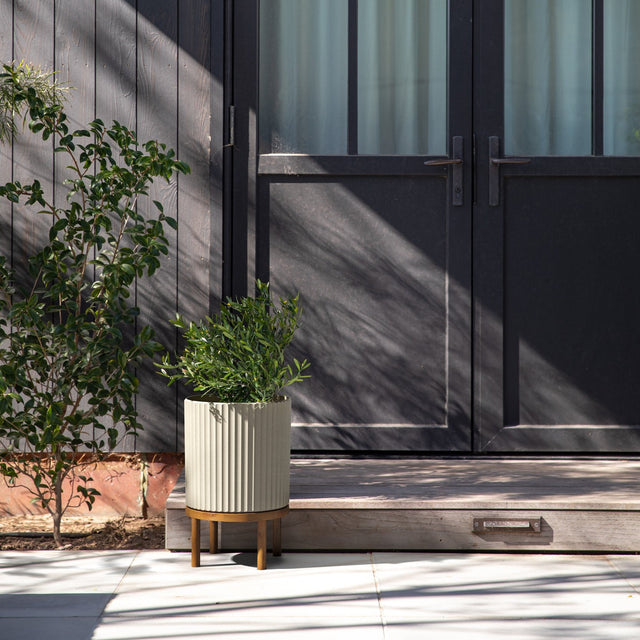 demi raised planter