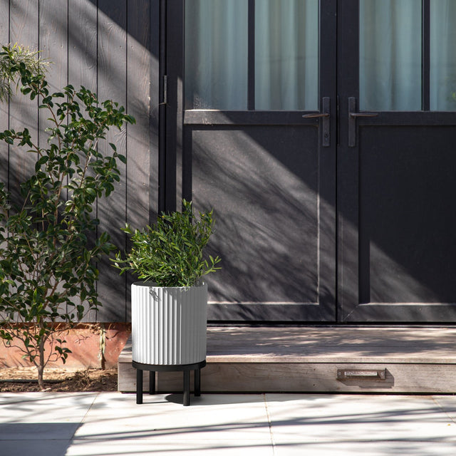 demi raised planter
