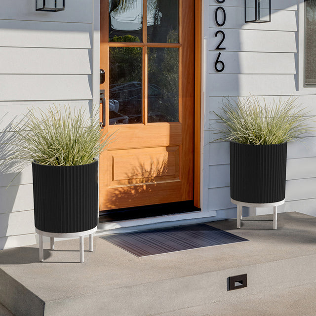 demi raised planter