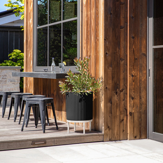 demi raised planter