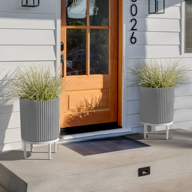 demi raised planter