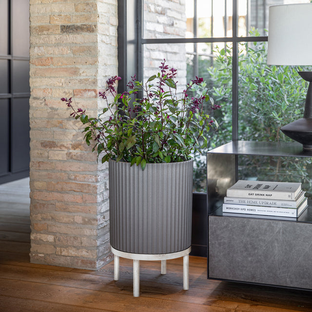 demi raised planter