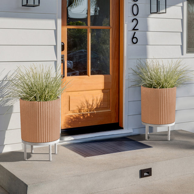 demi raised planter