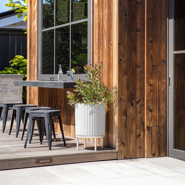 demi raised planter