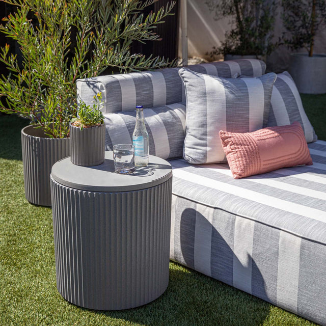 demi chill side table