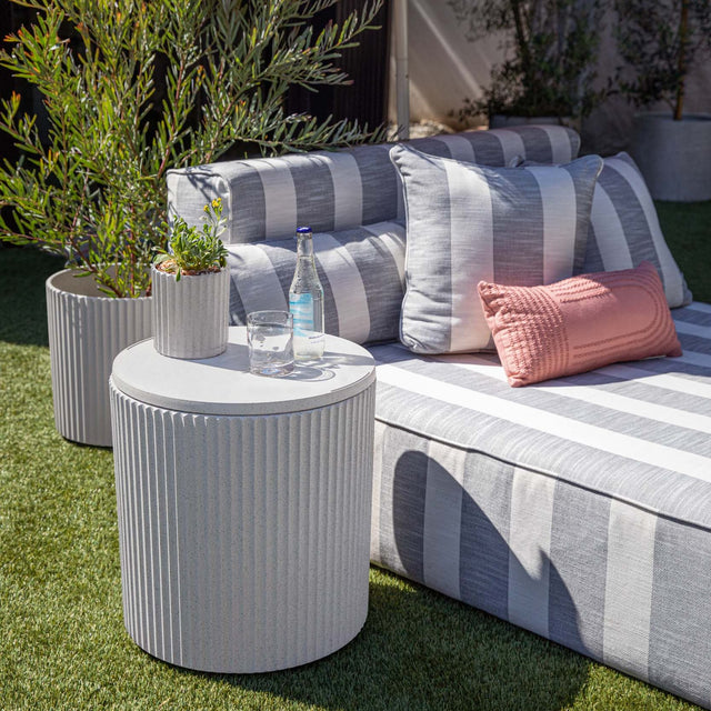 demi chill side table