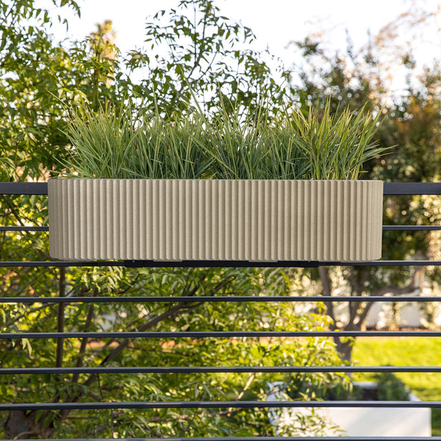 demi railing planter