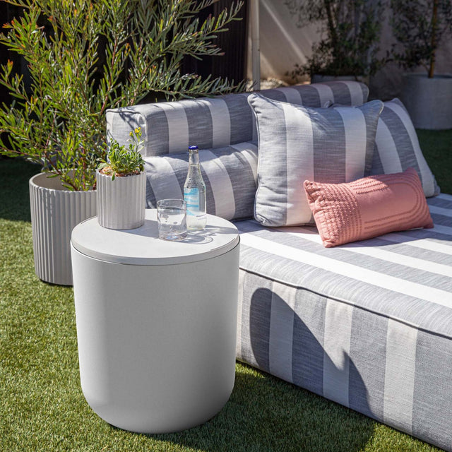 kona chill side table