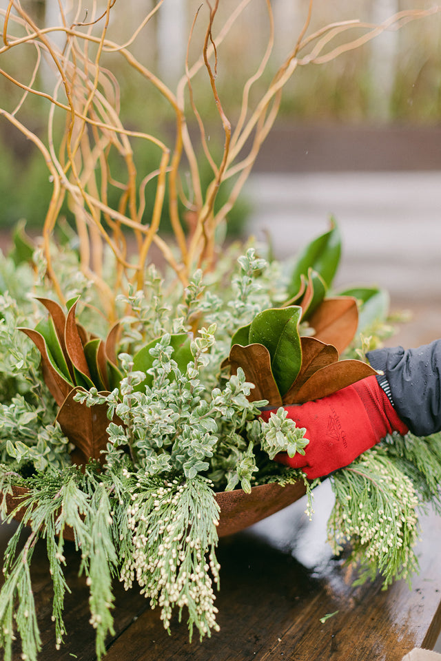 diy: winter arrangement with a corten steel planter