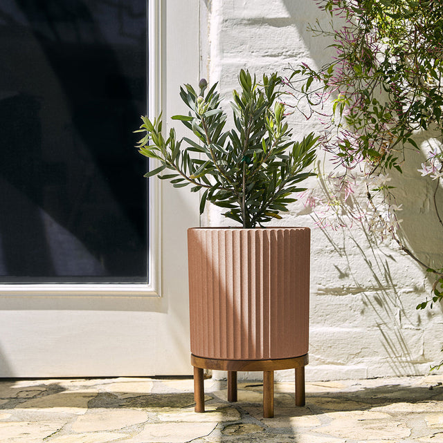 demi raised planter