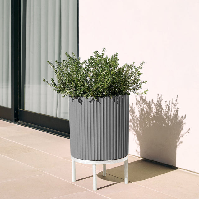 demi raised planter