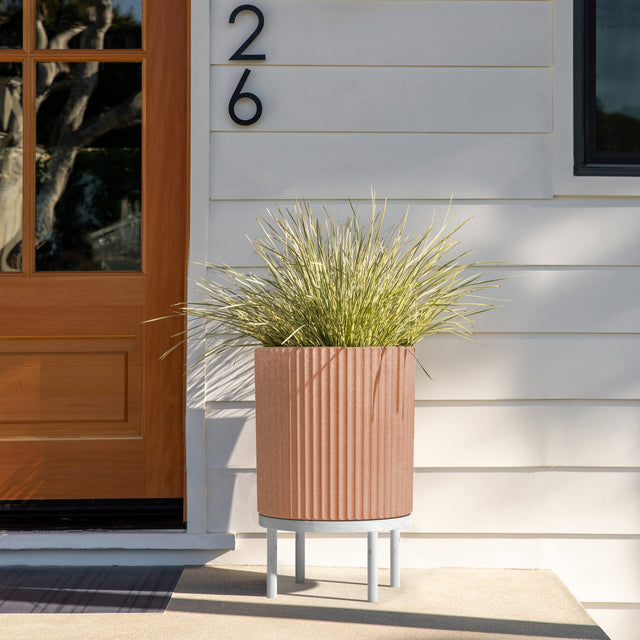 demi raised planter