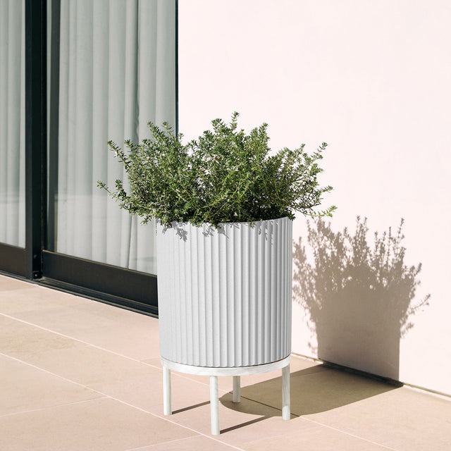 demi raised planter