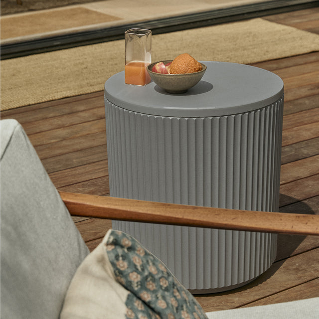 demi chill side table