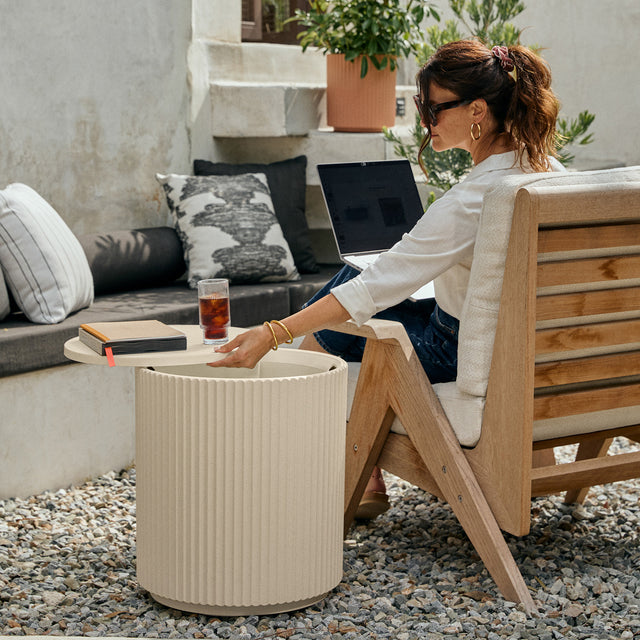 demi chill side table