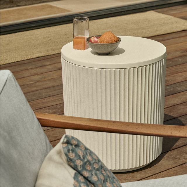 demi chill side table