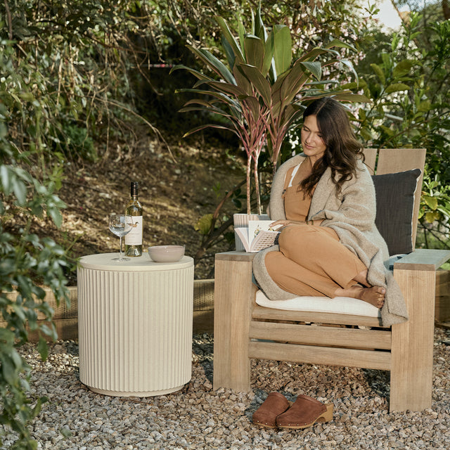 demi chill side table