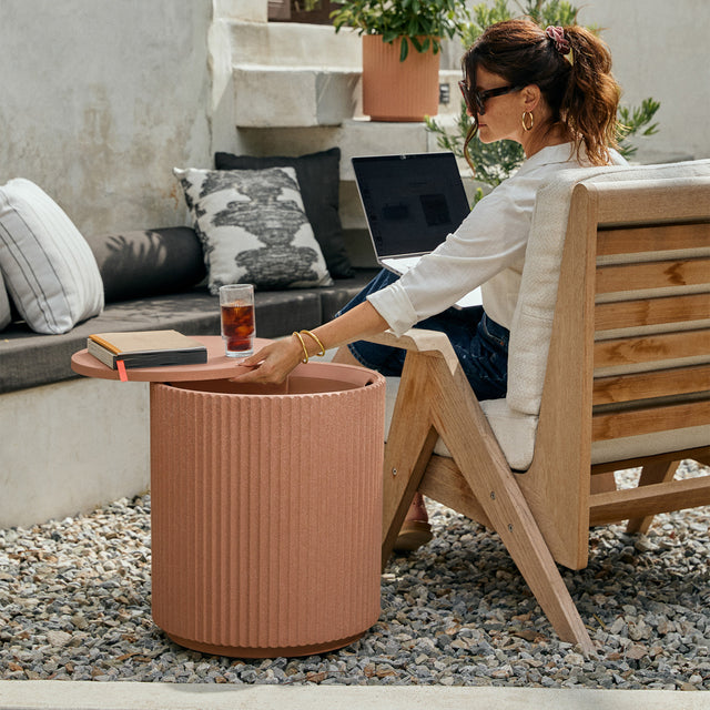 demi chill side table