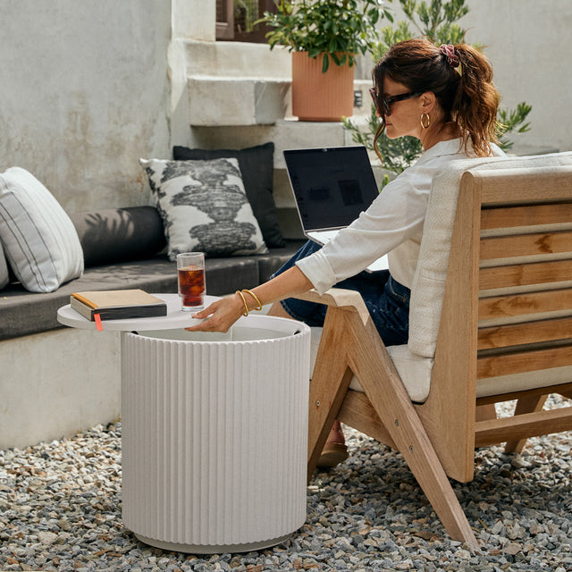 demi chill side table