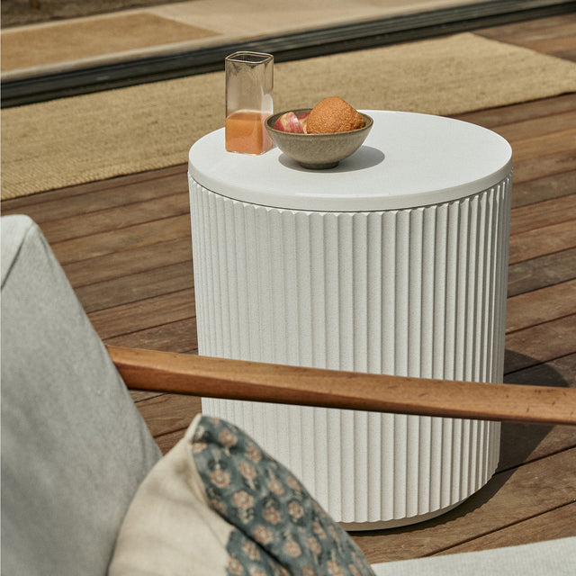 demi chill side table