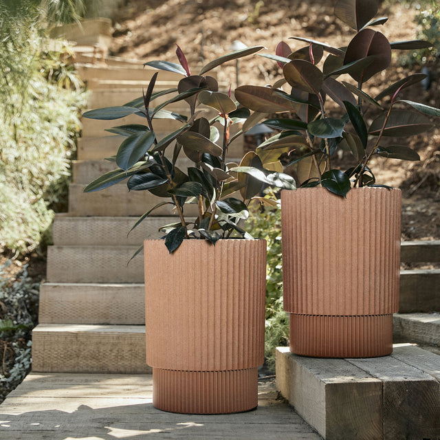demi elevated planter