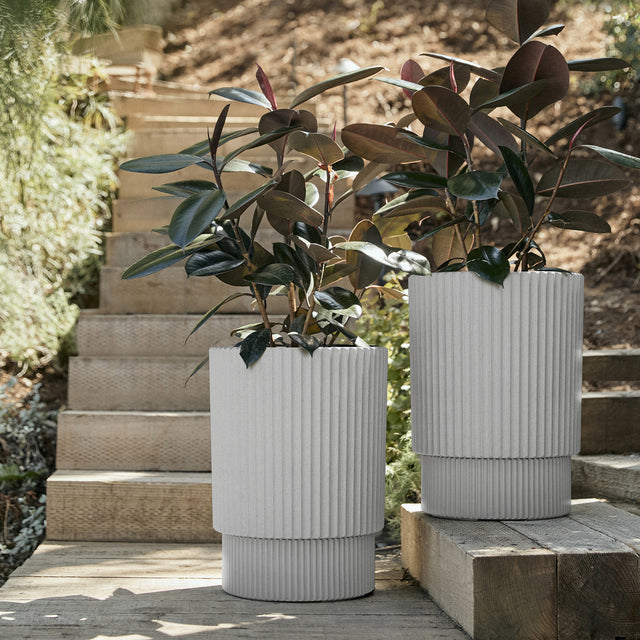 demi elevated planter