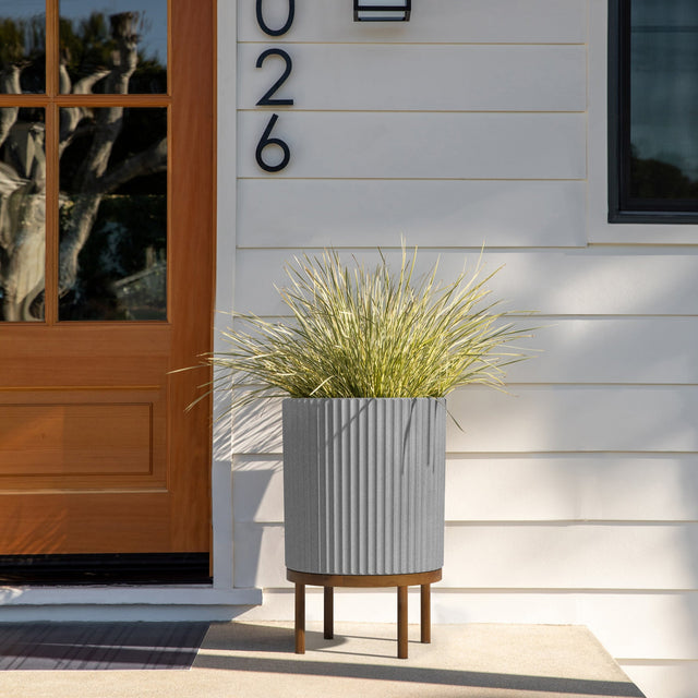 demi raised planter