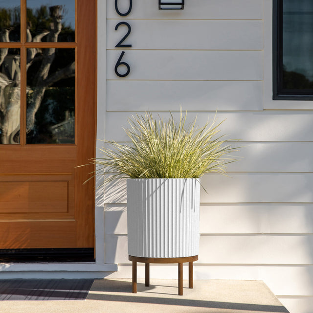 demi raised planter