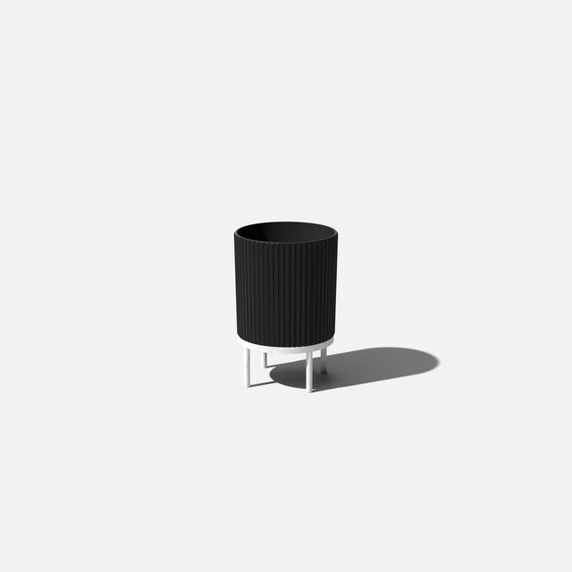 demi raised planter