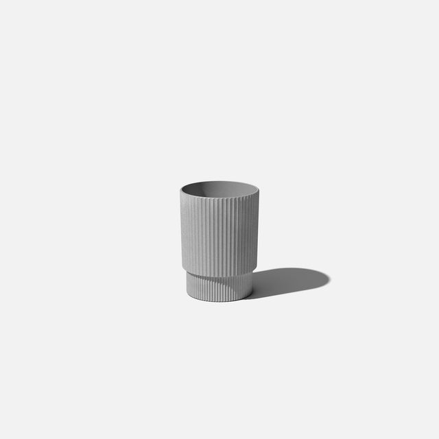 demi elevated planter