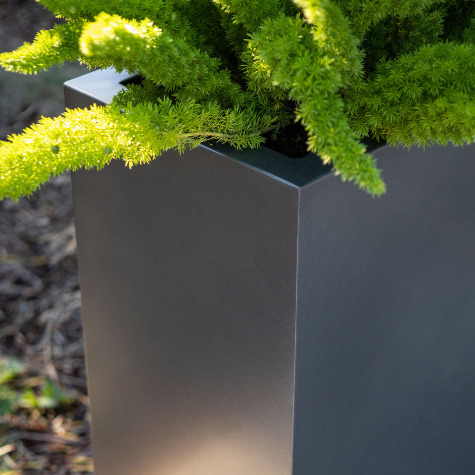 metallic span planter