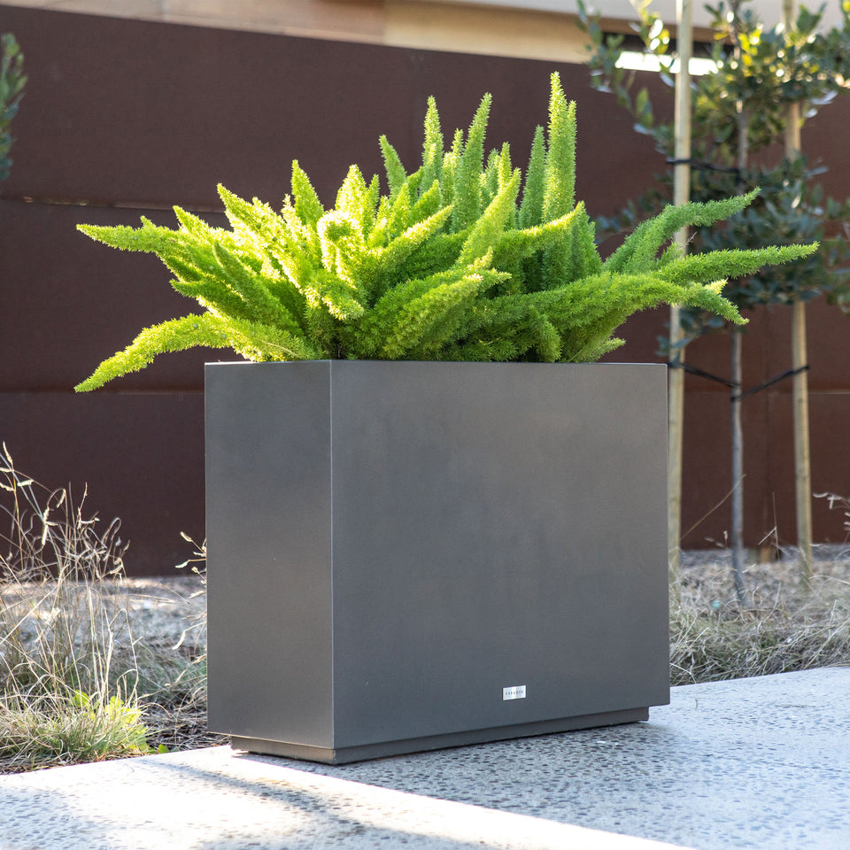 metallic span planter