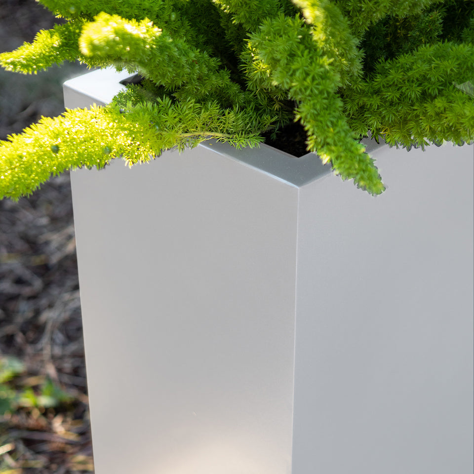 metallic span planter