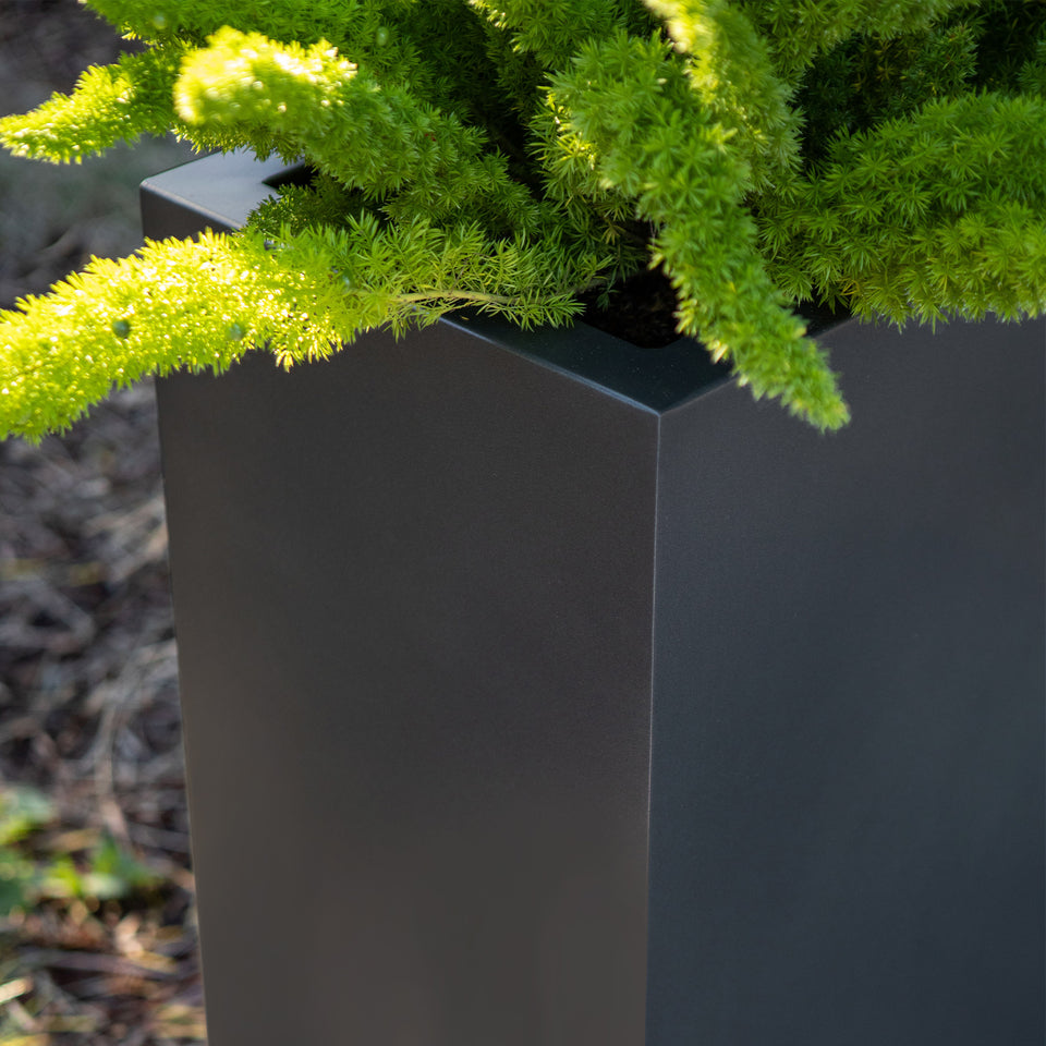 metallic span planter