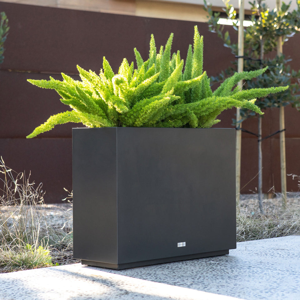 metallic span planter